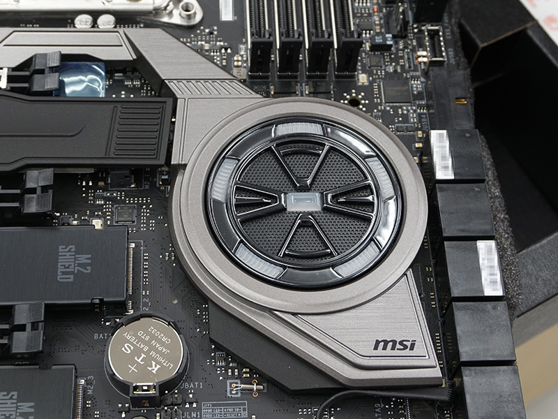 LEDイルミネーション対応のヒートシンク「XPOWER REACTOR」