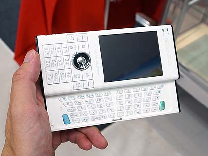 iPhoneが生まれる前の国産スマホ「W-ZERO3 [es]」が税込1,980円 （取材