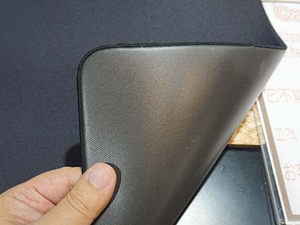 ARTISANの国産マウスパッド「疾風 乙」の特大サイズが展示中、発売は9