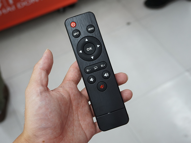 付属のリモコン