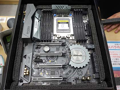 ASRock X399とRyzen Threadripper 2920X AMD Ryzen ThreadripperとX399チップセット搭載マザーボード8/10 22:00