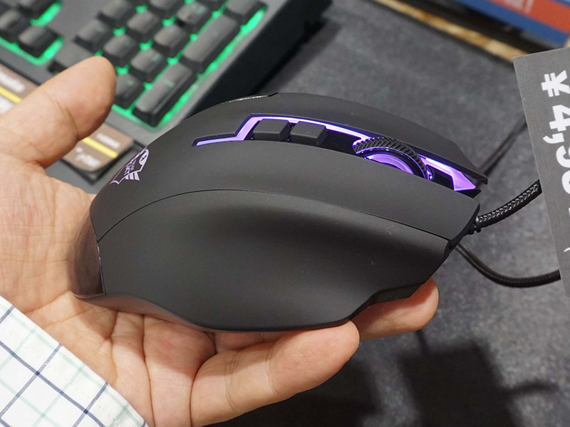 LEDを発光させたところ