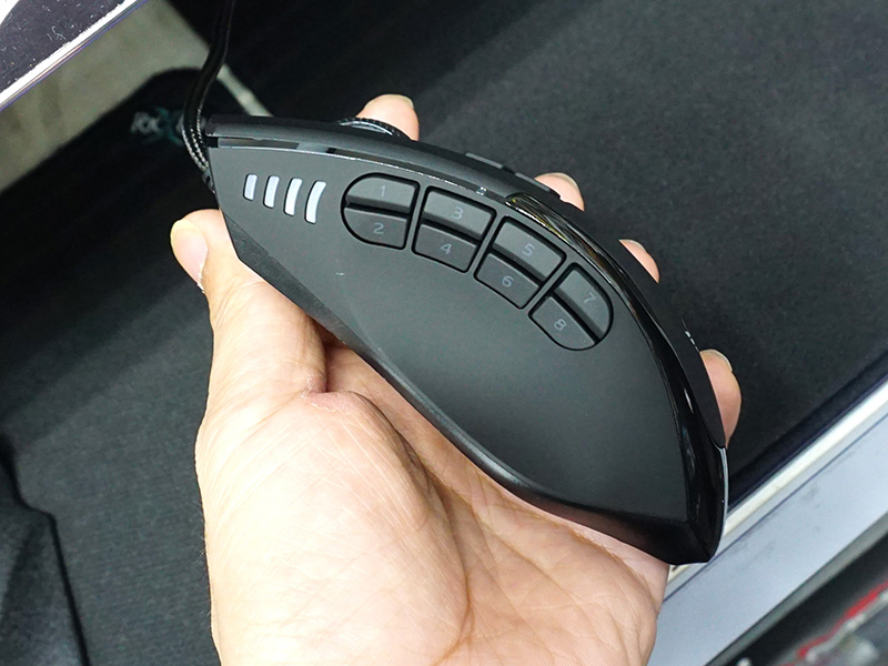 8個のサイドボタン