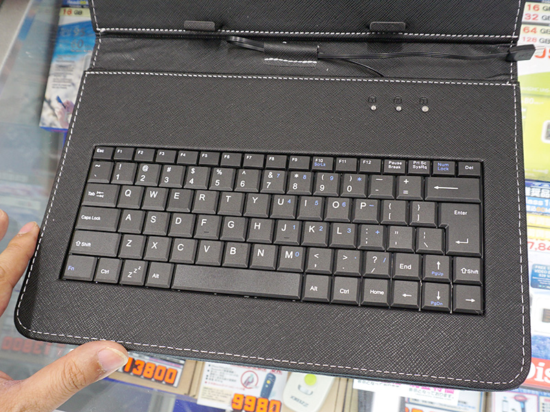 キーボードは英語83キー