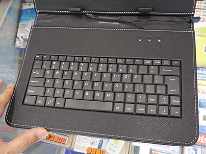 実売1,480円から、タブレット向けのケース一体型キーボードに新モデル