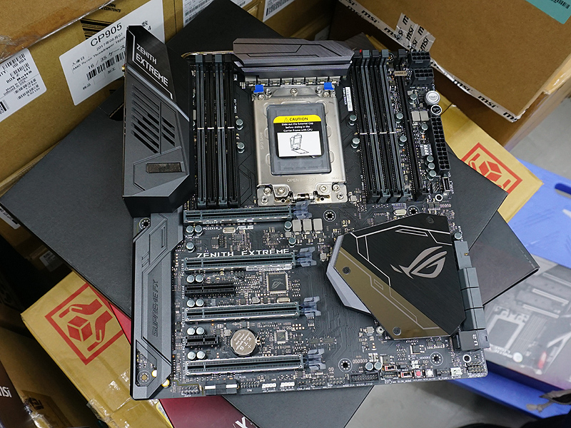 ASUSの対応マザーボード