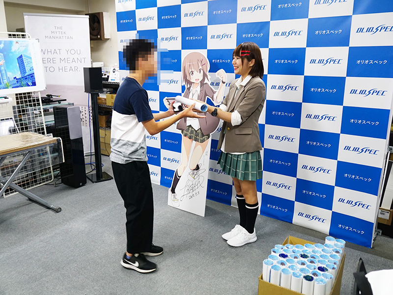 ポスターはせろりんねさんが手渡しでプレゼント