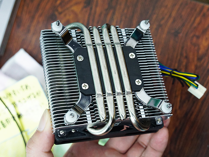 Mini-ITX向けの薄型CPUクーラー「One Cube」