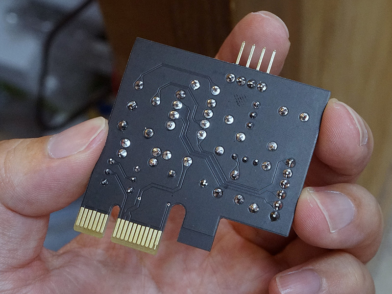 組み立て後の基板裏面の様子