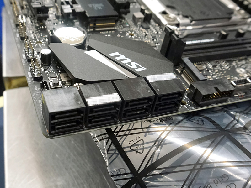 SATAポートは8基