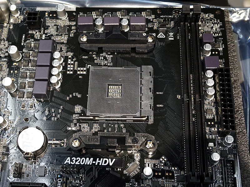 Socket AM4。メモリスロットは2本