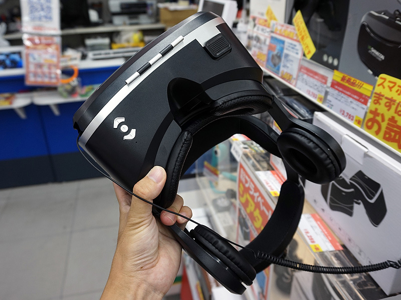 本体下部に操作用ボタンがある