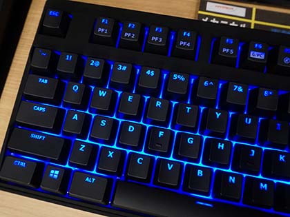 RGB LED搭載のメカニカルキーボード「CERBERUS MECH RGB」が登場、ASUS