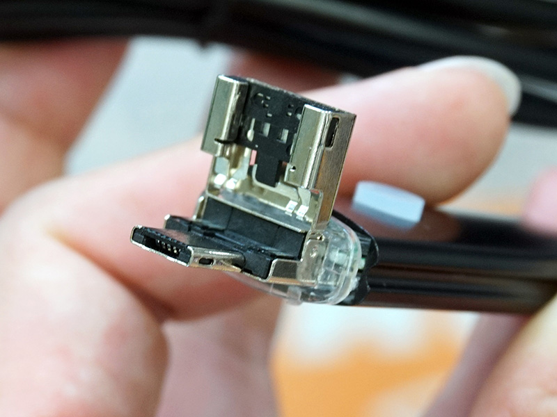 コネクタはmicroUSB/USB Type-A両用