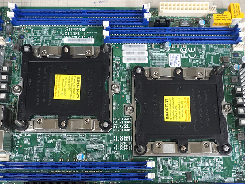 LGA3647を2基搭載