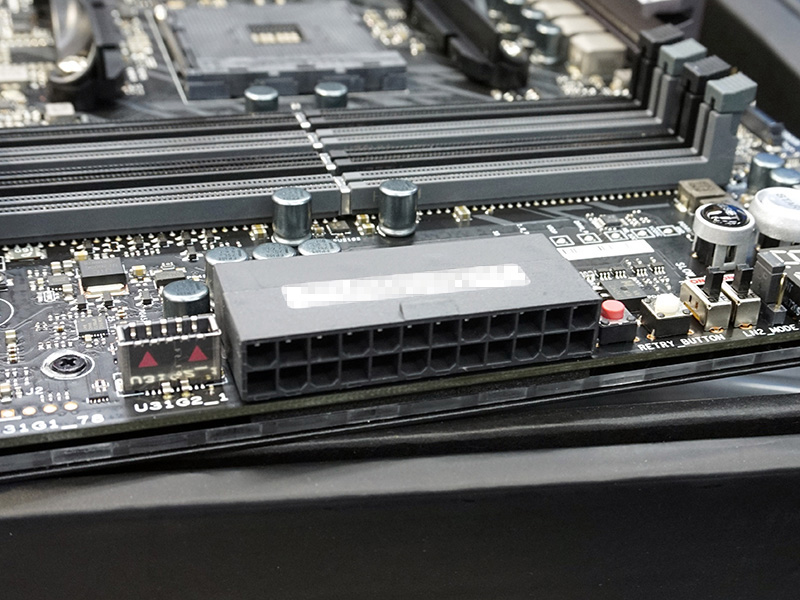 ATX電源コネクタは横向き