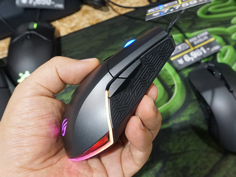 交換用のスイッチとサイドボタンカバー