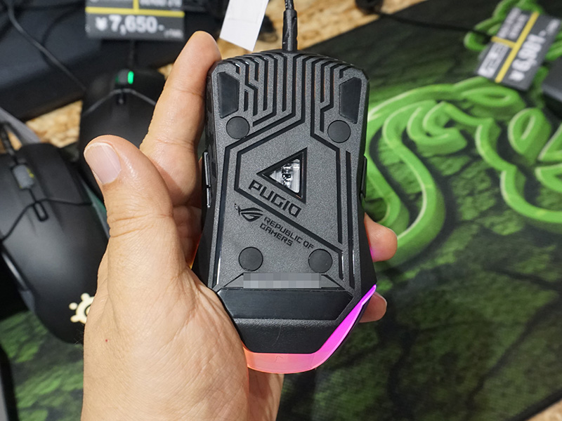 交換用のスイッチとサイドボタンカバー