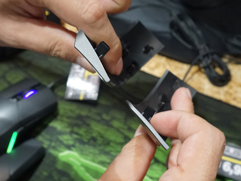 高さの異なるカバーが付属する