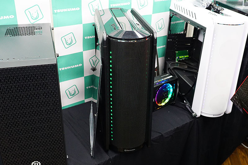 近日登場予定の「Vrtsa C24 RGB」、カラーはブラックとホワイトの2モデル