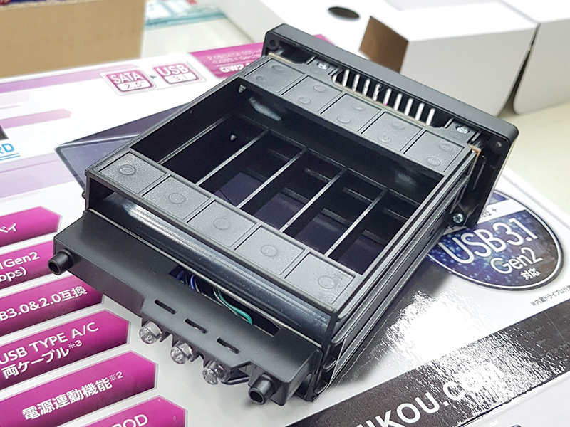 内部フレームは簡単に引き出せる