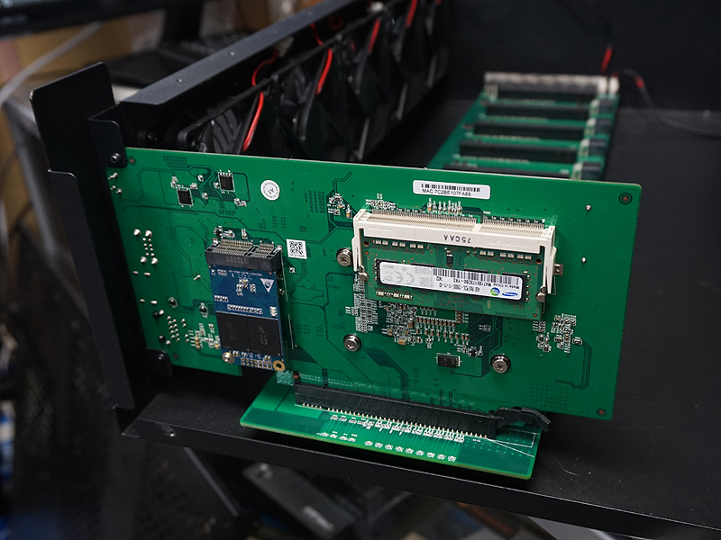マザーボード裏面