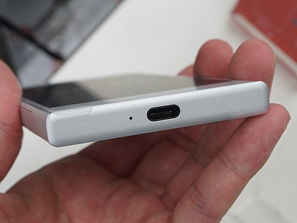 片手で使える「Xperia XZ1 Compact」のSIMフリー版が直輸入、カラーは4