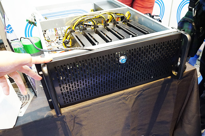 マイニング向けラックケース「YCC-4000L-D」