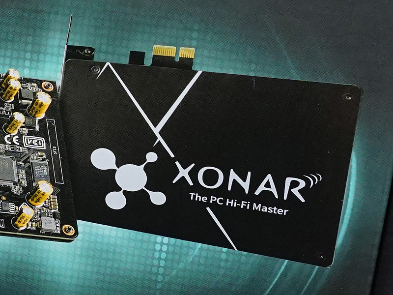 背面にEMIバックプレートを搭載