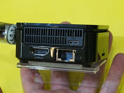 手の平に乗る超小型PC「MousePro C」が登場、マウス製 - AKIBA PC Hotline!