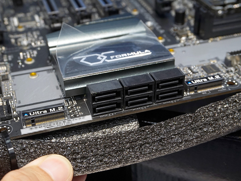 チップセット制御のSATAポート×6とM.2スロット×2