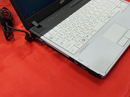 Core i5搭載の12.1型モバイルノートが税込9,980円でセール中、富士通製