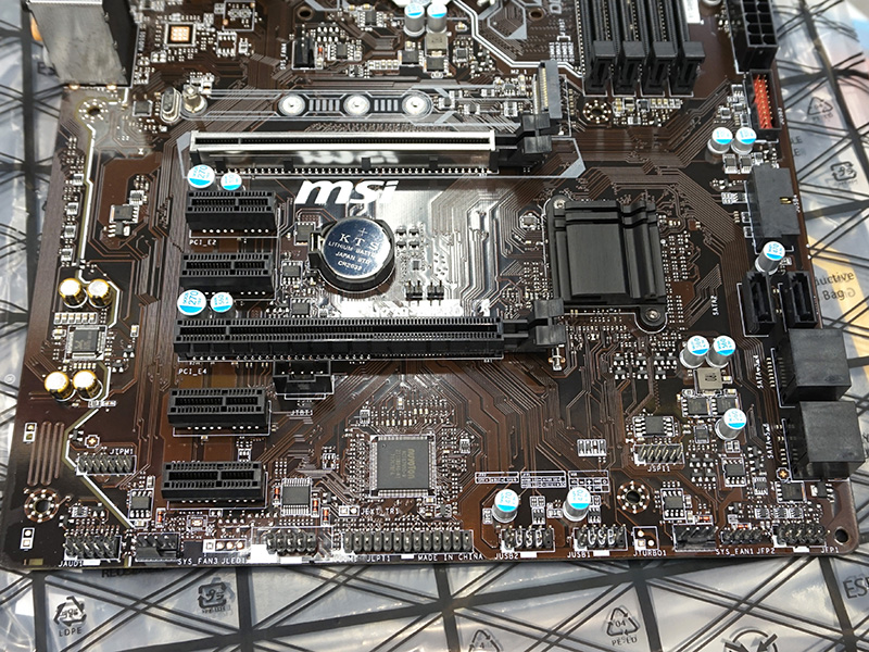 拡張スロット。上部にはM.2を搭載