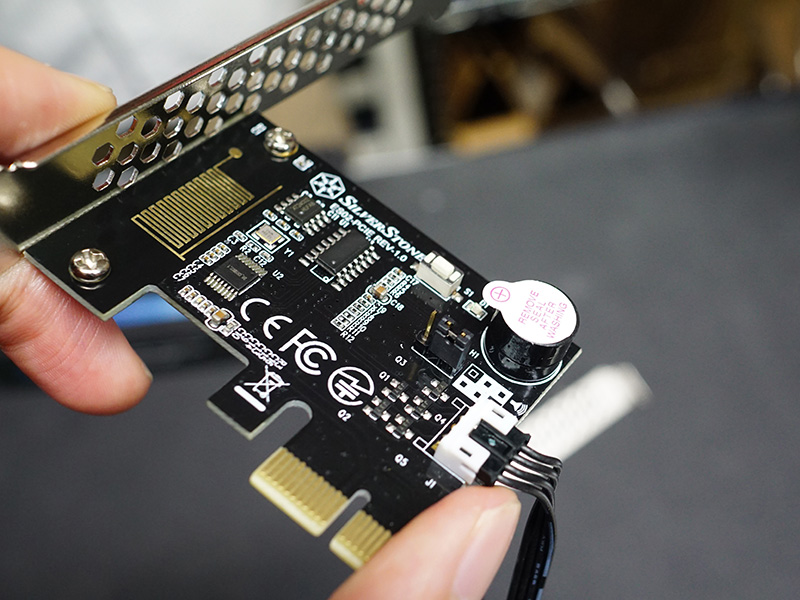 アラーム音を鳴らすブザーが搭載されている