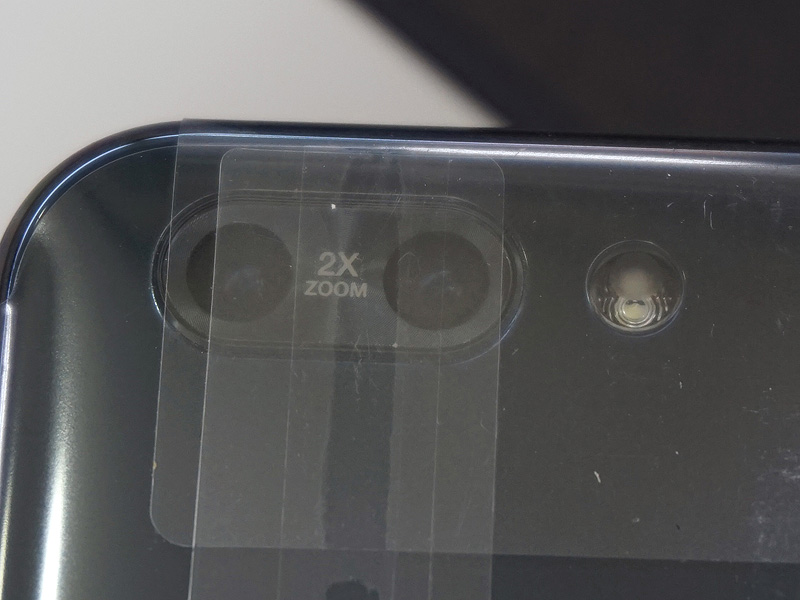 背面にデュアルレンズカメラを搭載