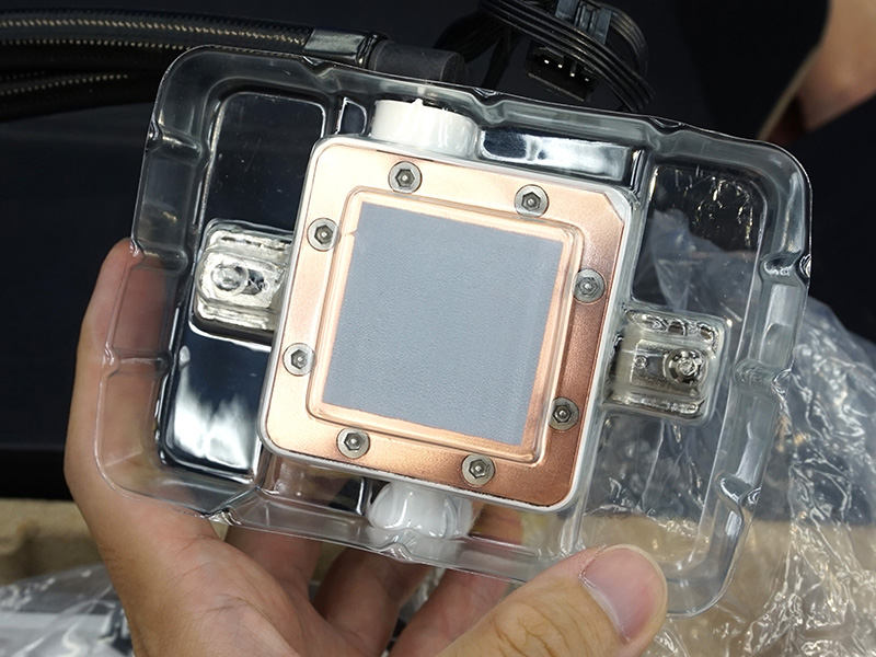 水冷ヘッドのベース部分は銅製