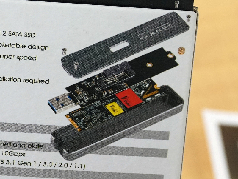 内部にM.2 SSDを搭載可能