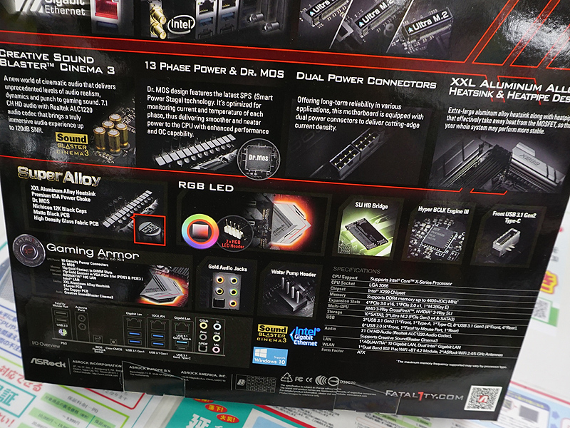 8ピン×2のデュアルパワーコネクター