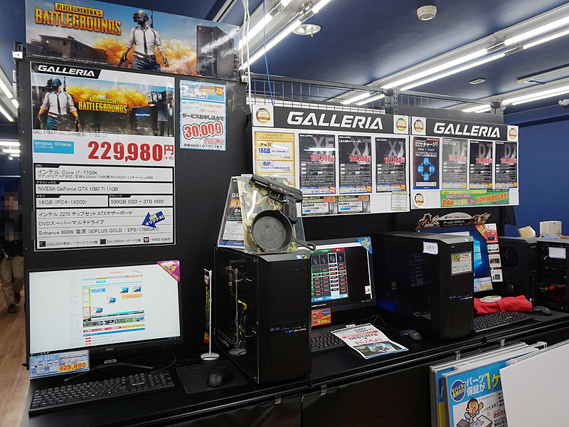 1階はゲーミングPCコーナー。ゲーム向けデスクトップPCが並ぶ