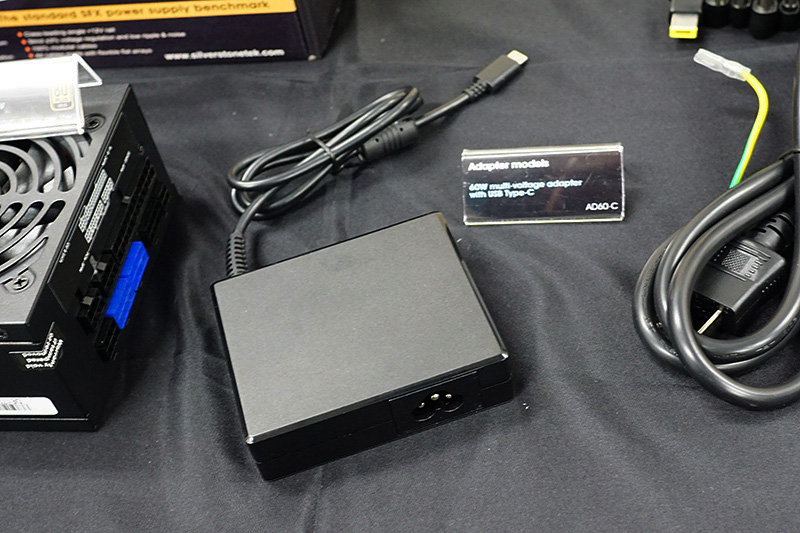 USB Type-C出力対応のACアダプタ「AD60-C」