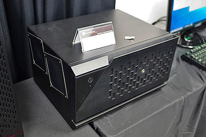 STX対応ゲーミングPCケースの試作機や多段ホットスワップベイ搭載