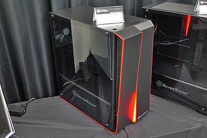 STX対応ゲーミングPCケースの試作機や多段ホットスワップベイ搭載