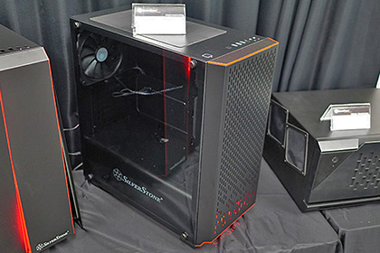 STX対応ゲーミングPCケースの試作機や多段ホットスワップベイ搭載