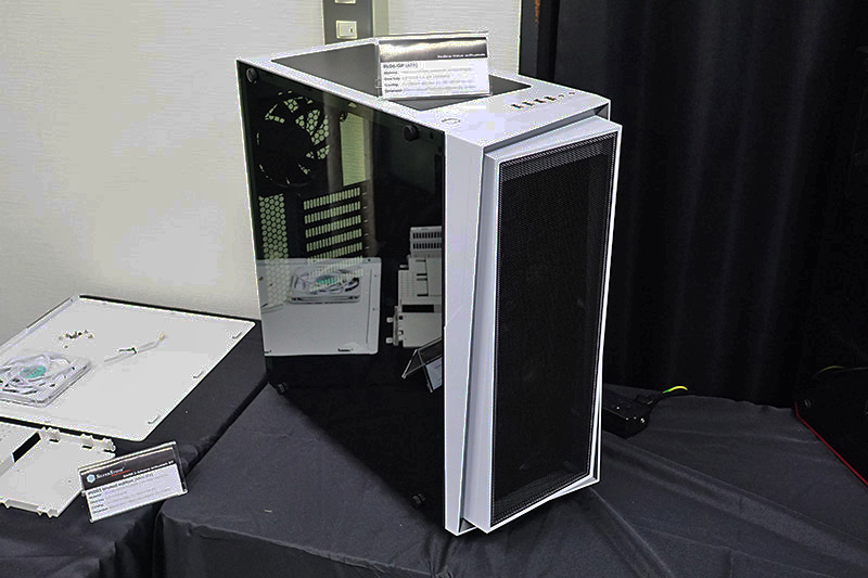 「RL-06GP」。サイドにガラスパネルを採用し、エアフロー性能も意識したATXケース。