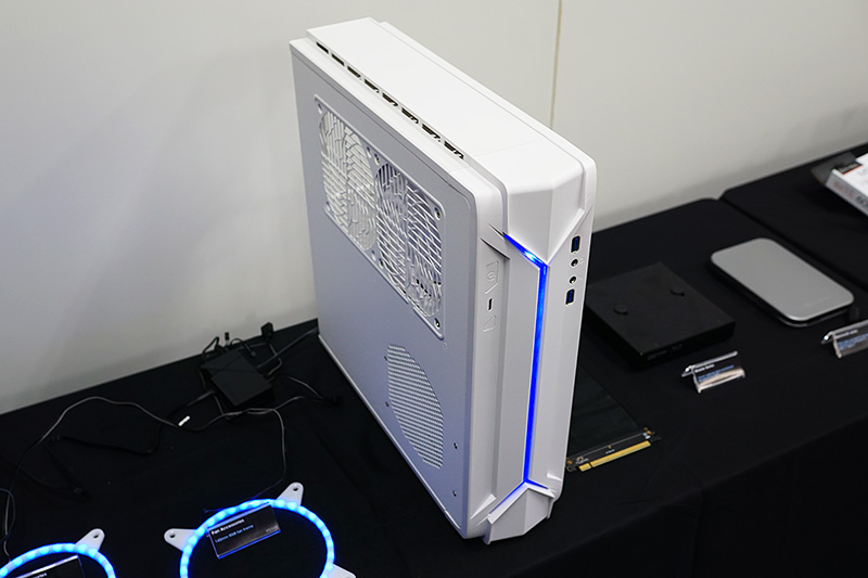 「RVZ03W」。Mini-ITXケース「RVZ03」のホワイトモデル。