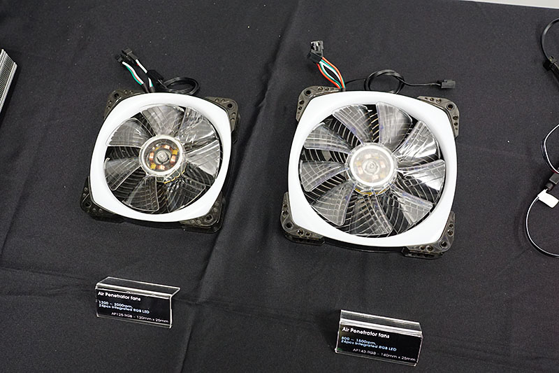 「AP143(14cmファン)」と「AP125(12cmファン)」
