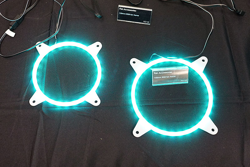 「FG143/FG122」。ファンに固定して使用するLEDイルミネーション。