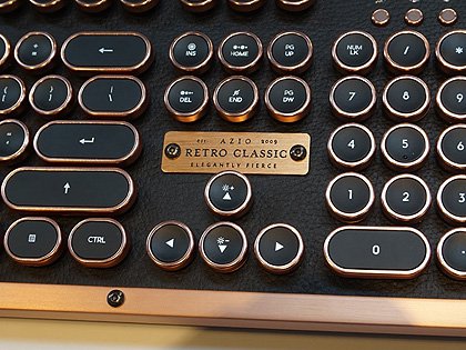 重厚感のあるタイプライター風キーボード「Retro Classics」が展示中