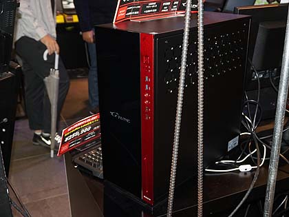 CPU+GPUを“ダブル水冷化”、Coffe Lake+GTX 1080 Ti搭載のゲーミングPC CPU+GPUを“ダブル水冷化”、Coffe Lake+GTX 1080 Ti搭載のゲーミングPC