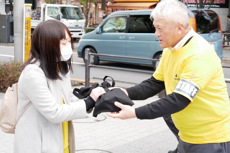 ず始めに、オリジナルグッズが14名にプレゼントされた